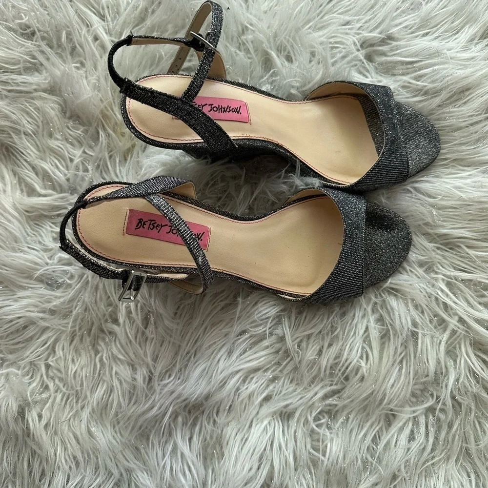 Betsey Johnson Elegant Black Wedge Sandals shiny Sz 9 party glamour comfy